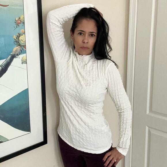 Zara New white long sleeve crinkle top with mock neck size L - Picture 1 of 8